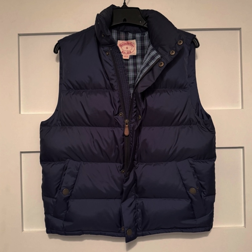 Brooks Brothers navy blue down fill puffer vest 23438